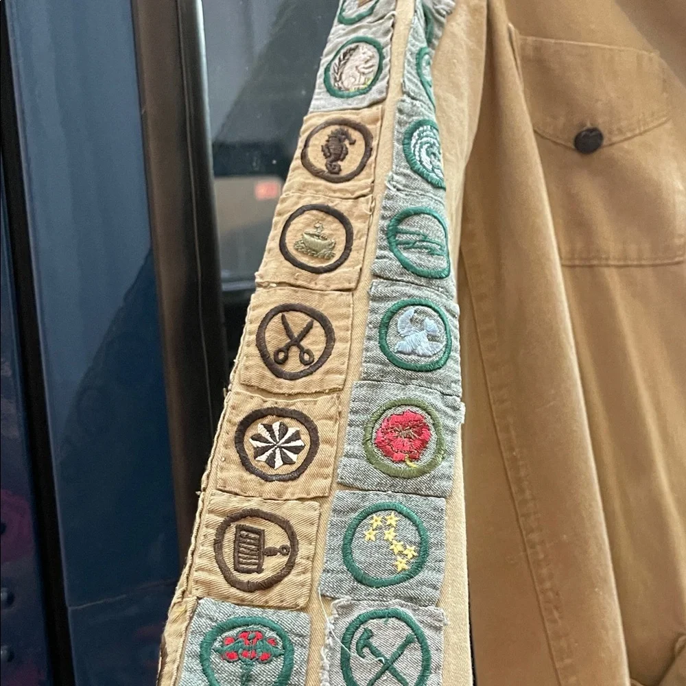 Girl scout trench with all the patches - Picture 4 of 7